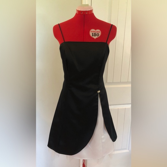 90s Y2K Betsy & Adam Satin Black And White Mini Dress Built In Petticoat - Picture 2 of 11